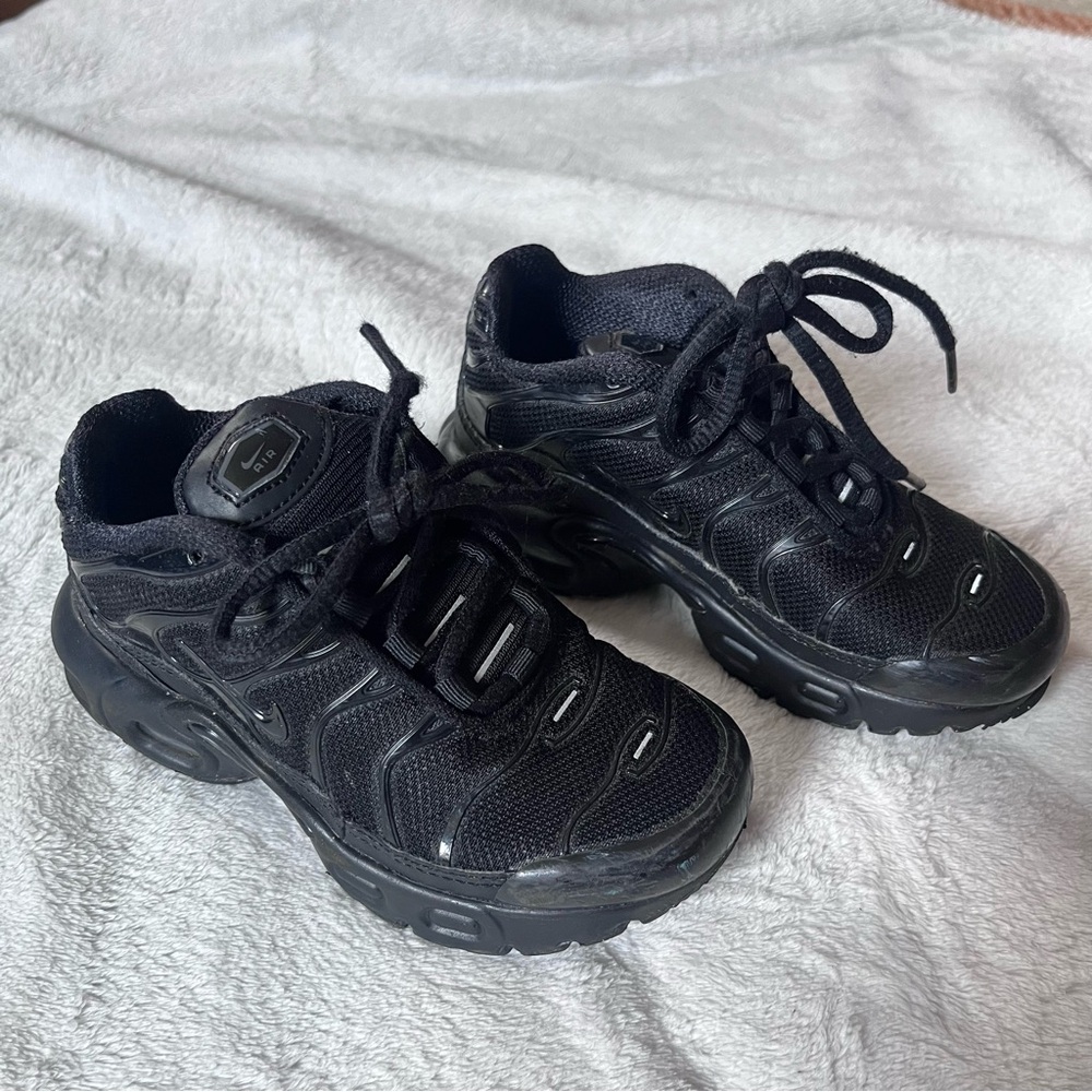 Kids size 11c Black Nike Air Max Plus